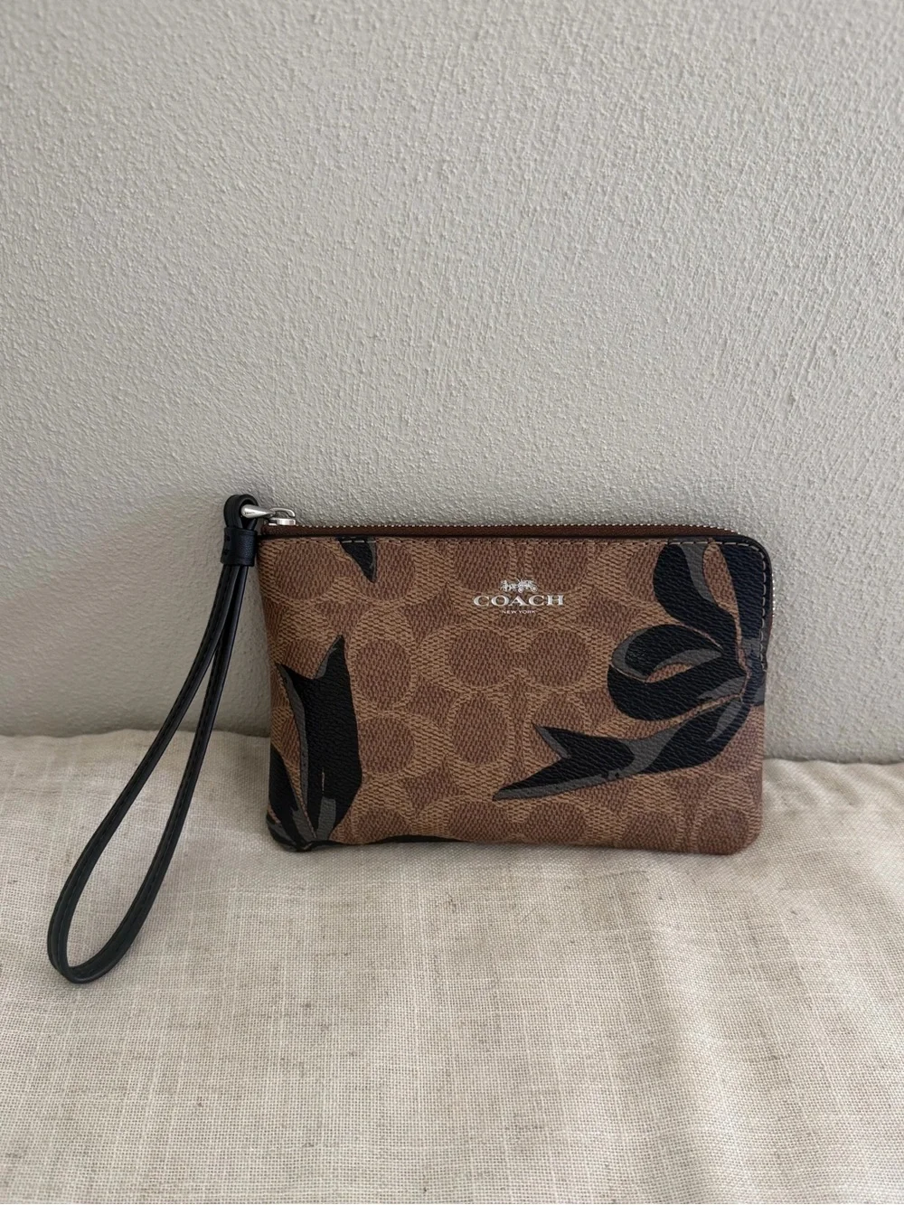 Coach Black Bow Corner Zip Wristlet NWOT